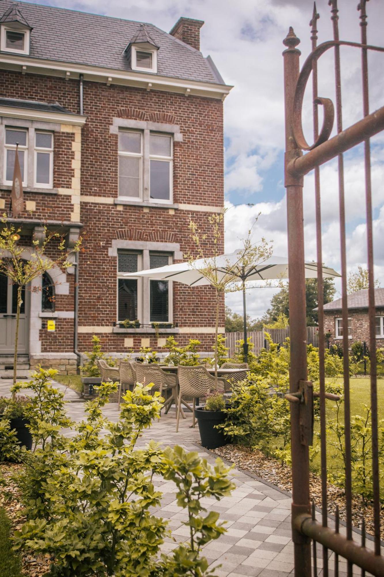 B&B Het Notarishuis - Authentiek Verblijf Nabij Maastricht Fourons Extérieur photo
